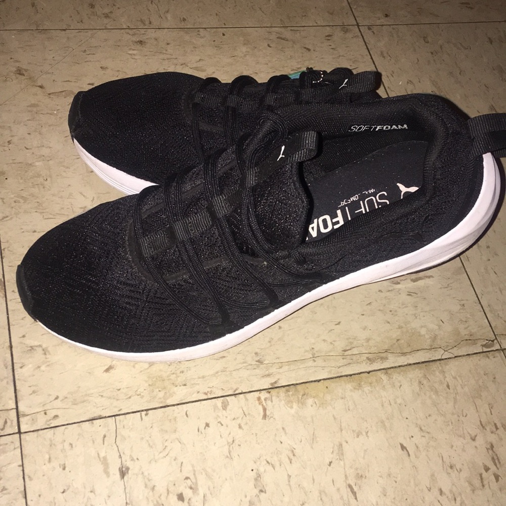 Soft foam running shoes